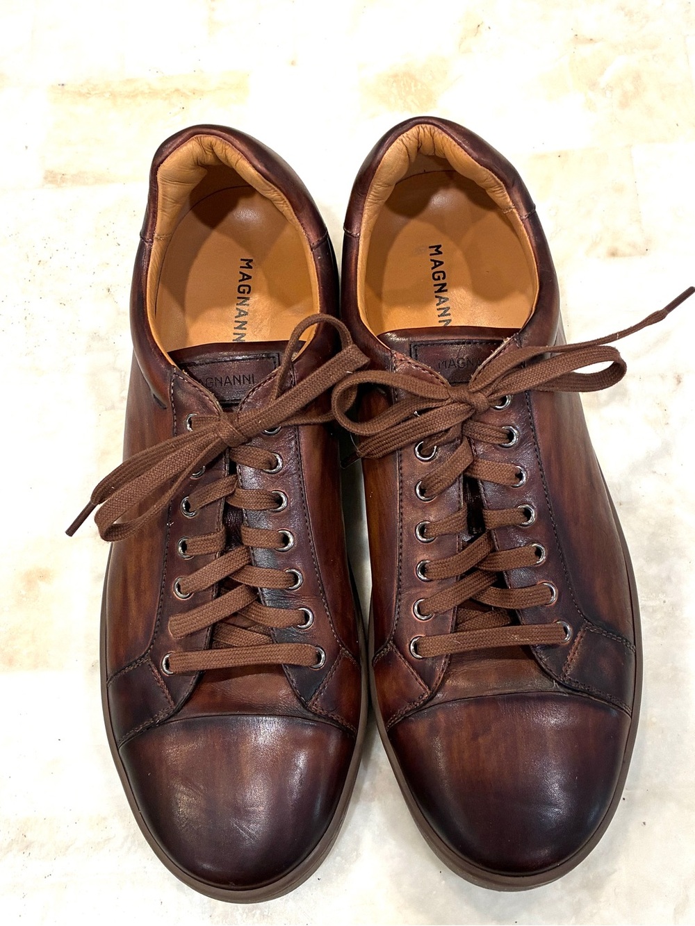 Magnanni Hand-Painted Brown Leather Low-Top Sneakers